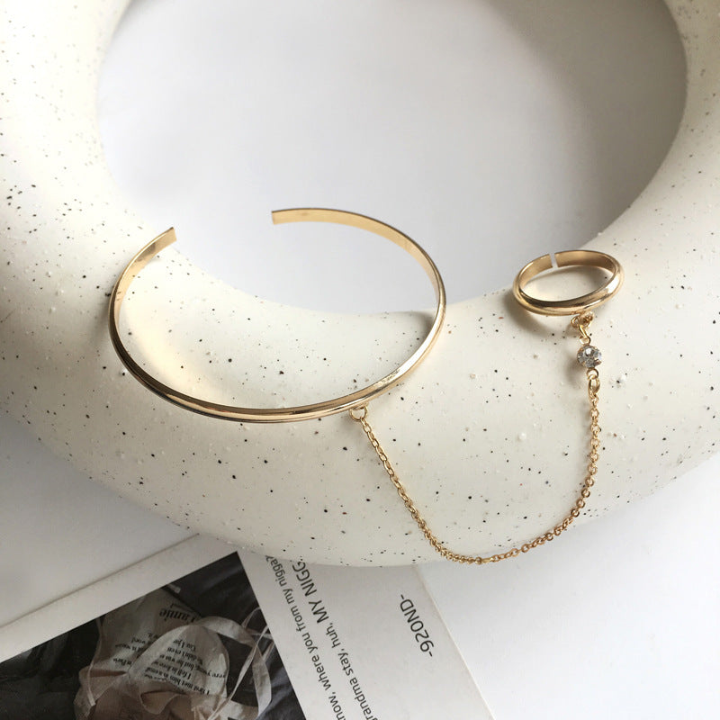 One-piece hand back bracelet