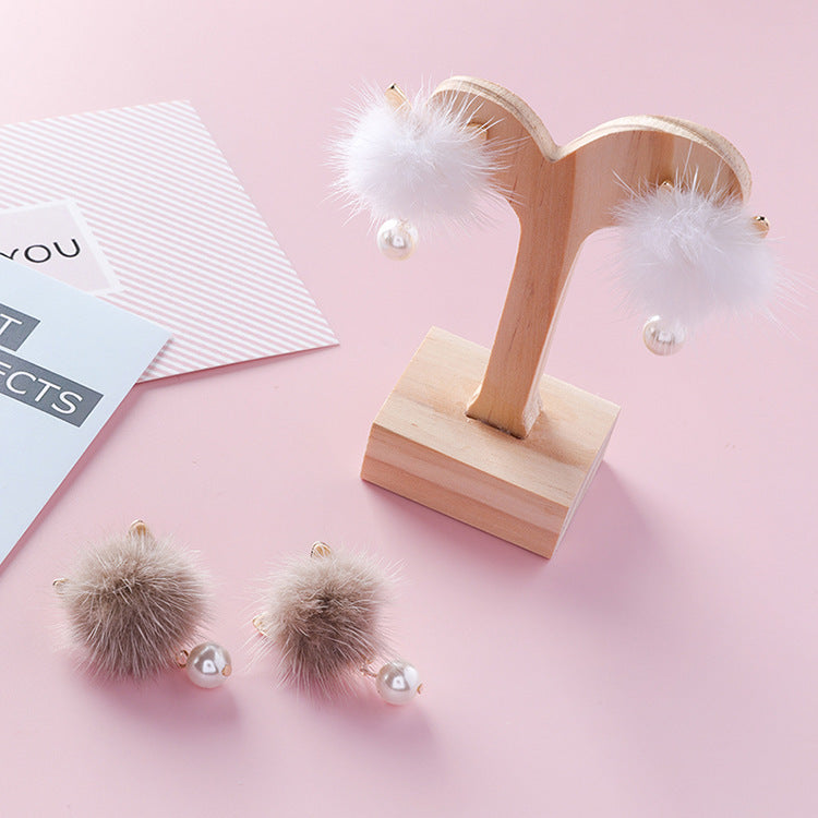 Korean version of the autumn and winter new sweet student cat ears hair ball earrings personality water mink pearl earrings earrings