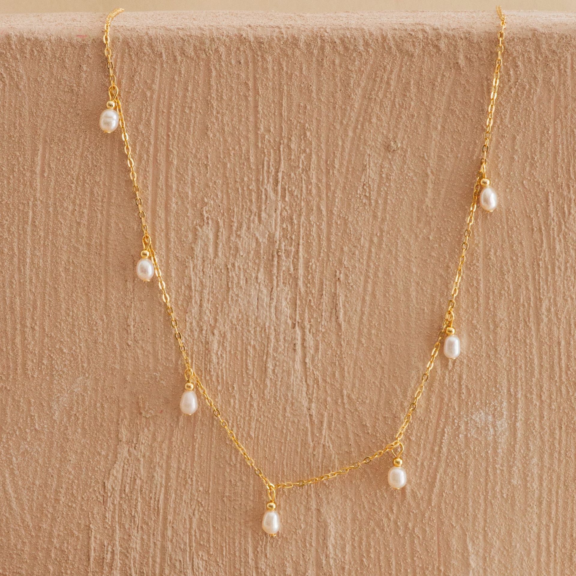 Drop Shaped Pearl Simplicity Fashion Necklace