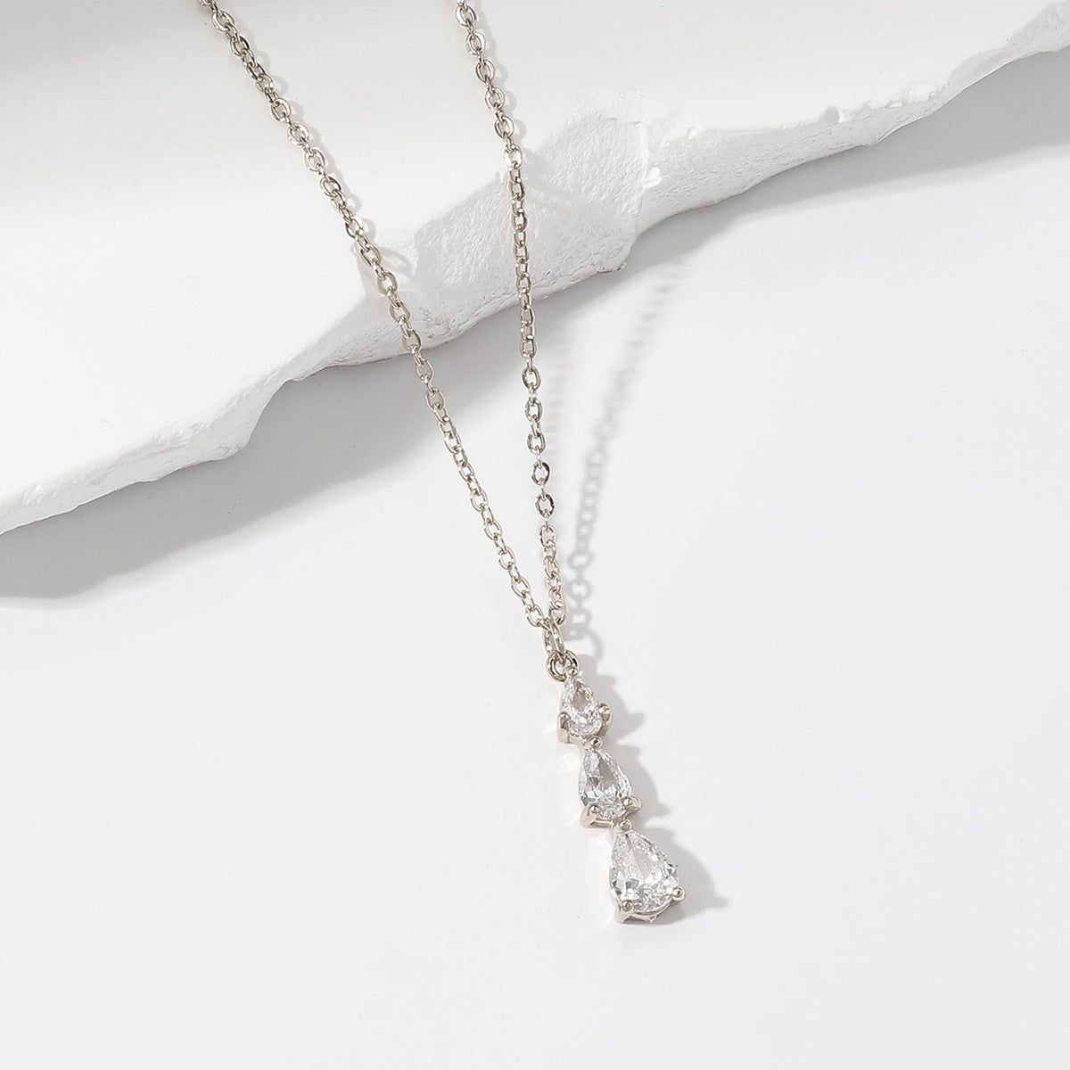 Fashion Simple Zircon Clavicle Chain All-matching Graceful Water Drop Pendant Necklace