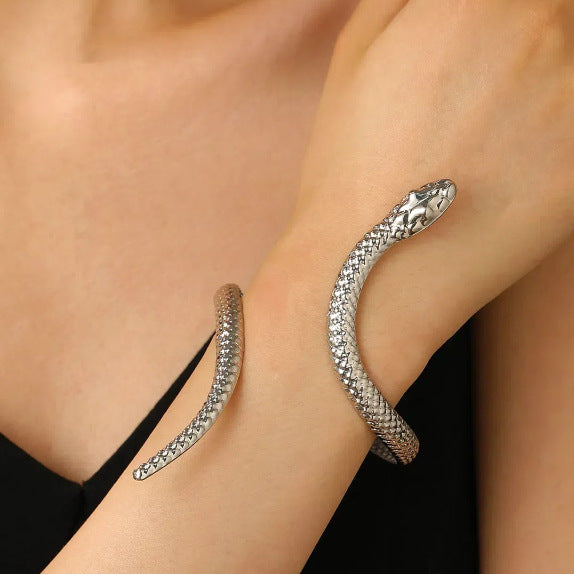 Snake-shaped Fashion Personalized Ring Women