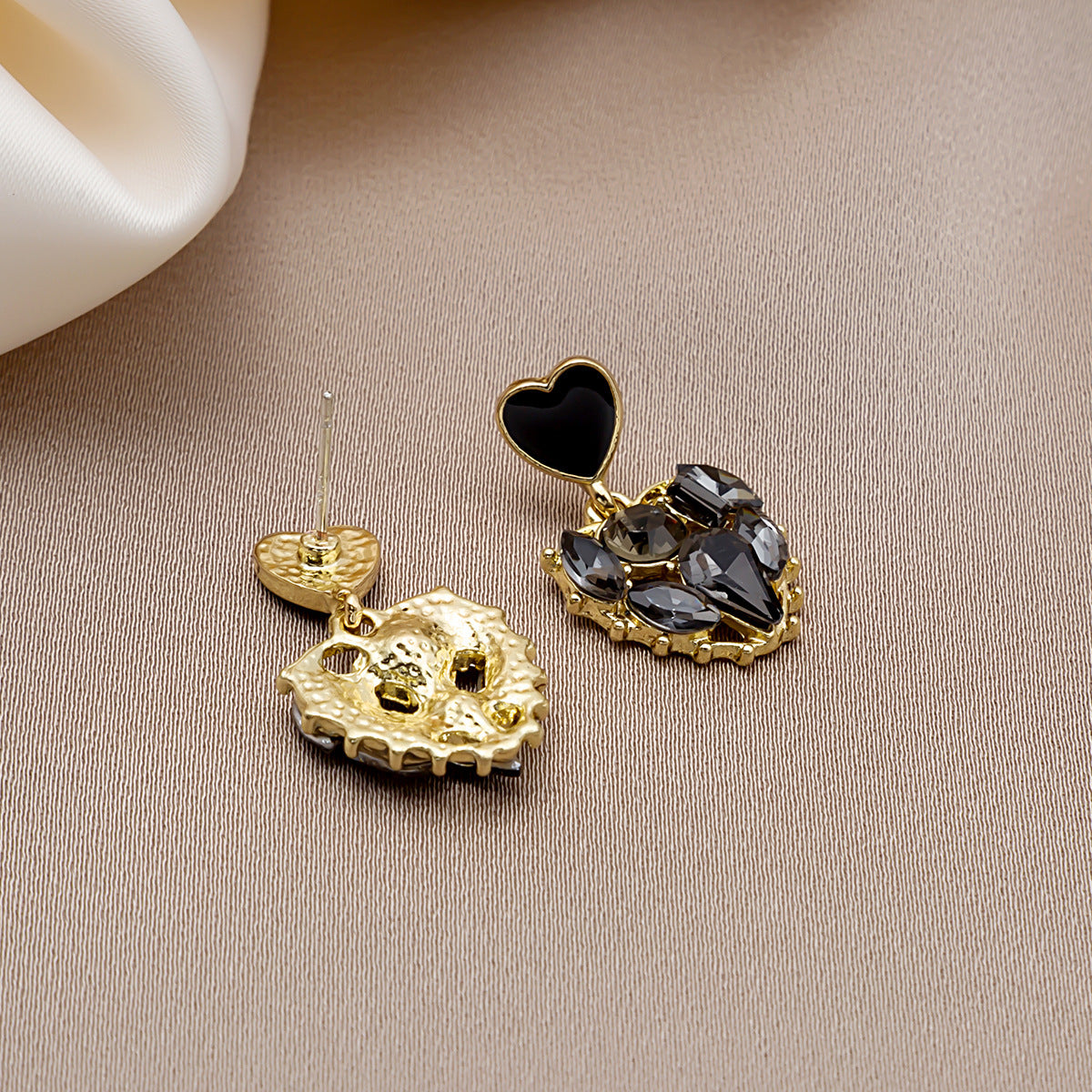 Korean Version Of The Trend Of Simple Temperament Black Love Earrings